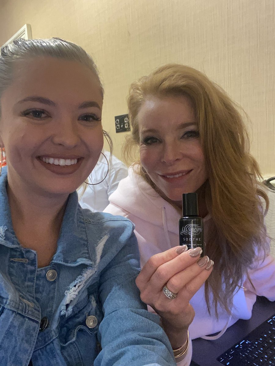 carmenmilagro's tweet photo. That time when @botanicals2021 is supported & encouraged 1000% by two of THE best coaches at @JTFoxx #megasuccess !!! Thank you Katie Kay & Christine Nielsen! Am thrilled to have helped soothe your achy & tired muscles with our #SOOTHE serum
#cbdeducator #Founder #hempcbd https://t.co/Eba4tQYE4l