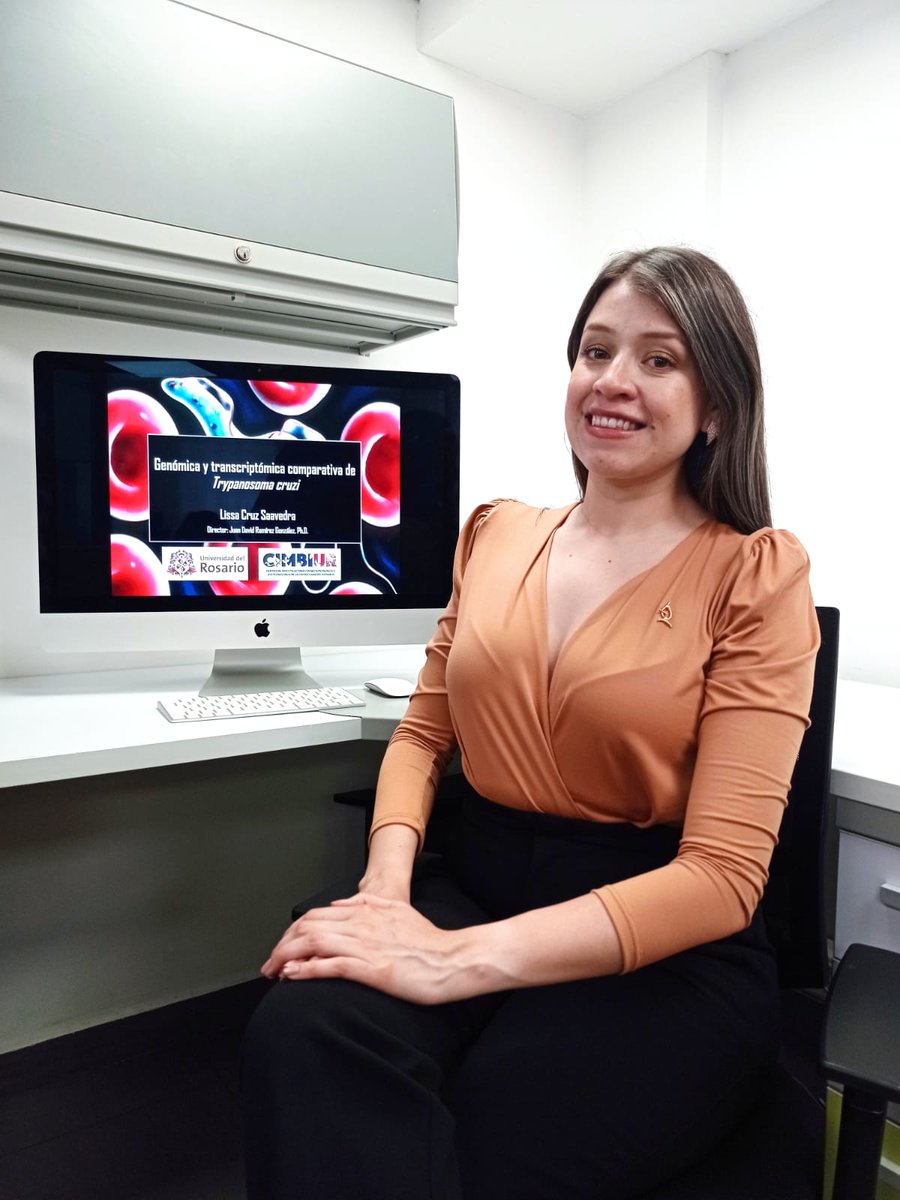 CIMBIUR's tweet photo. Queremos felicitar a @LissaCruzi, hoy presentó su trabajo titulado: "Genómica y transcriptómica comparativa de Trypanosoma cruzi" bajo la dirección de @jdramirez24. Como resultado de su excelente investigación, recibió el reconocimiento de tesis laureada.🎊🎉🎓👩‍🔬 Felicitaciones https://t.co/fdm0Ltkv5N