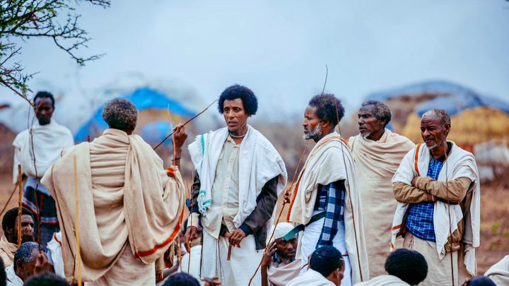 ballamii's tweet photo. I have been looking for leaders who sit together, discuss as equals, living among their people sharing their fate. I couldn't find them in the crowd of folks who graduated from the colonial mis-education campus. They are the Karrayyu Abba Gadaas - leaders of the future I want! https://t.co/V0vtTdCdTV