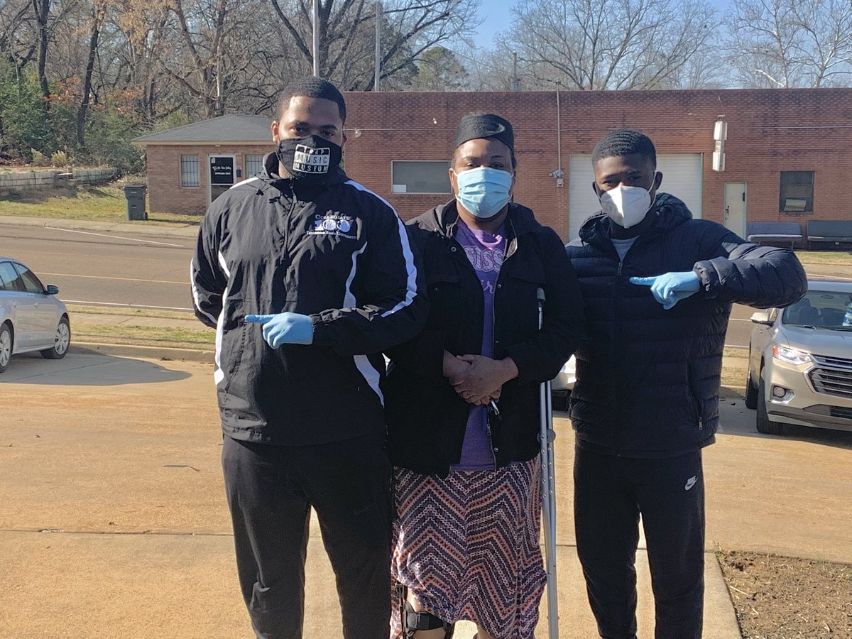 C100TSU's tweet photo. Today, Collegiate 100 volunteered at the Multi-Purpose Building In Holly Springs, Mississippi. Partnering with the SunShine Ladies ☀️👸🏾of Holly Springs. Feeding the community along with holding conversations with alumnus of Rust College and of Holly Springs High School. https://t.co/bhOxwKydV3