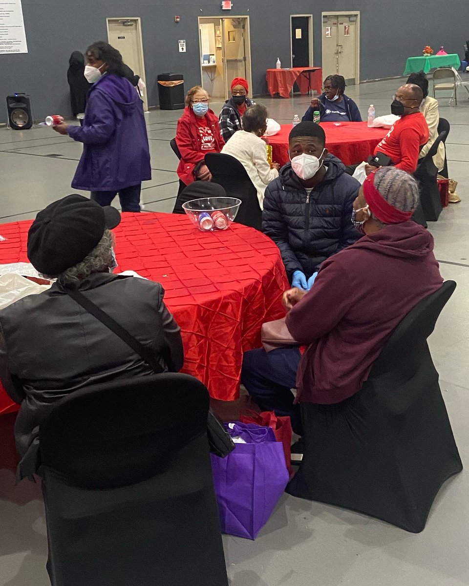 C100TSU's tweet photo. Today, Collegiate 100 volunteered at the Multi-Purpose Building In Holly Springs, Mississippi. Partnering with the SunShine Ladies ☀️👸🏾of Holly Springs. Feeding the community along with holding conversations with alumnus of Rust College and of Holly Springs High School. https://t.co/bhOxwKydV3