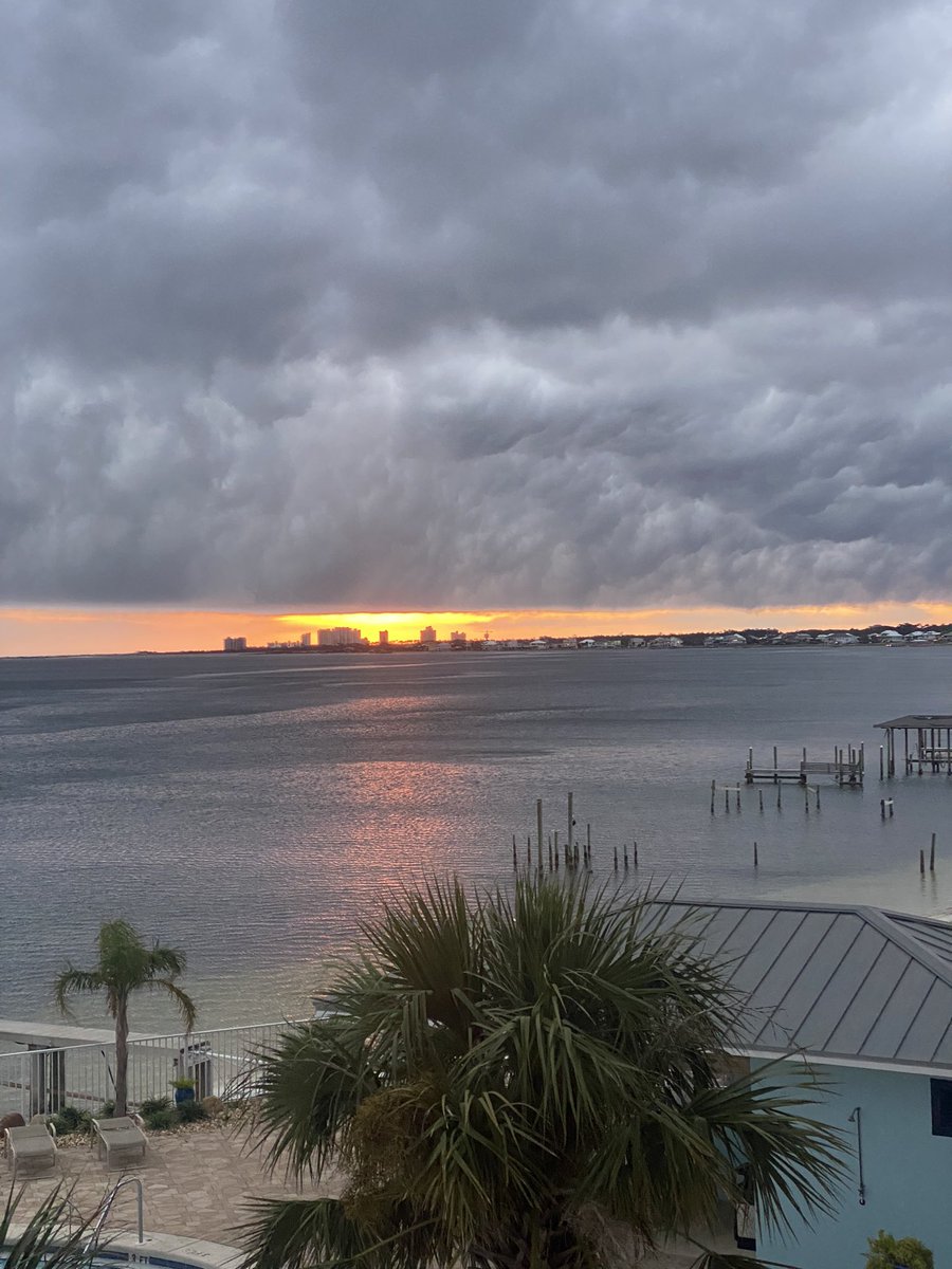 Bamamegs's tweet photo. @spann storm clouds over Perdido Key https://t.co/xZmyI2Bho4