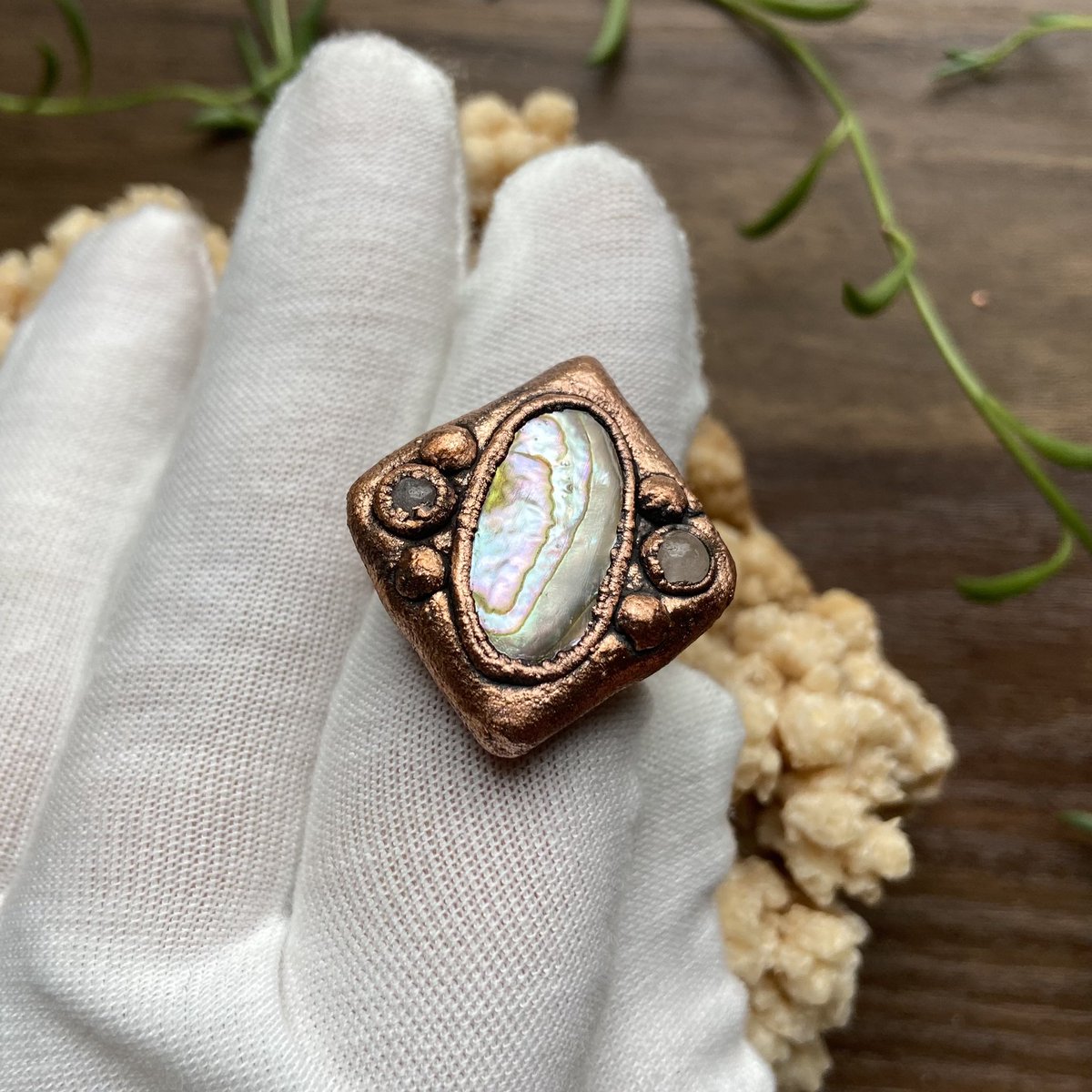 Abalone and rose Quartz ring size 7.5💓

25% off with code ring25👇