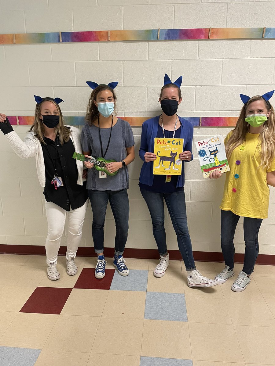 MrsMerritt2nd's tweet photo. Second grade takes on Pete The Cat for book character day! #groovybuttons @CarpElem @PtaCarpenter @PeteTheCat https://t.co/SiQzDtsUS0