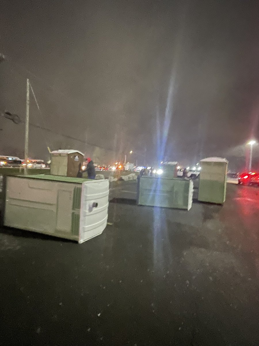nmbernard's tweet photo. Hope no one was taking care of business when the gust hit… 👀 #BillsMafia https://t.co/Xa69K07L4X