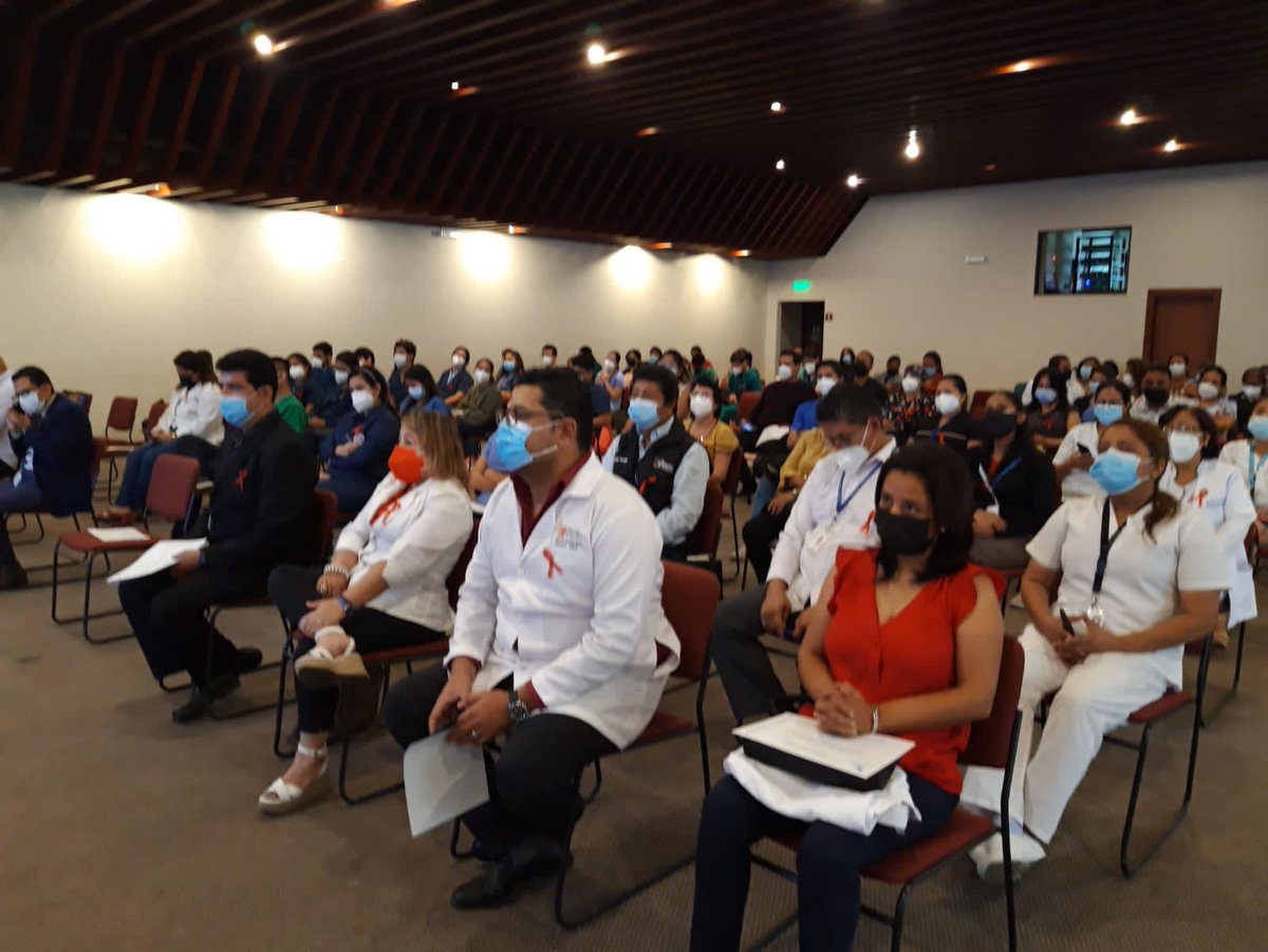 Salud_Guayas's tweet photo. #JuntosPorLaSalud I Directora Distrital 09D01 @DraVeroAriasV1, participa en Jornada de Capacitación sobre Prevención y Control del VIH/SIDA, dirigido a responsables de las Estrategias de prevención de la Red Pública/Privada y de Unidades Operativas del Distrito.

#PrevenirElVIH https://t.co/HbDLHkVF7y