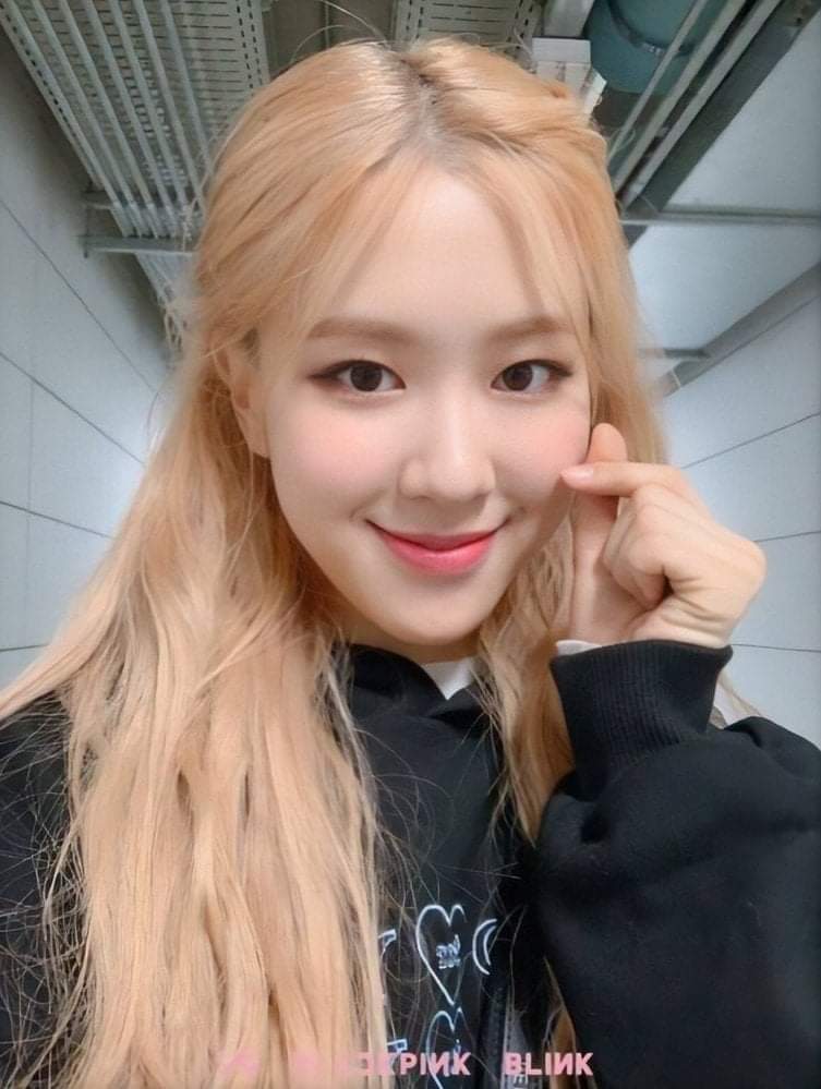 OUR CHOICE IS ROSÉ
#MAMAVOTE #rosé