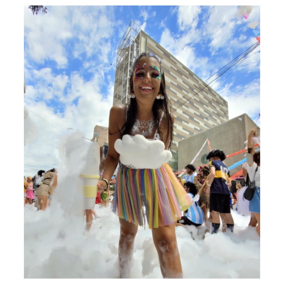 VickiRomano's tweet photo. BAJADA Y MUY FELIZ 🦷🌈✨ https://t.co/k85NT63fIY