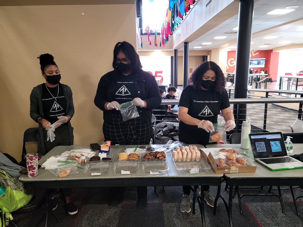 ABPSI_UINDY's tweet photo. ABPsi hosted a #fundraiser in the student center today! Thank you everyone for your support. Click the link in our bio if you would like to donate. 🥐 https://t.co/rkuLvVSX6c