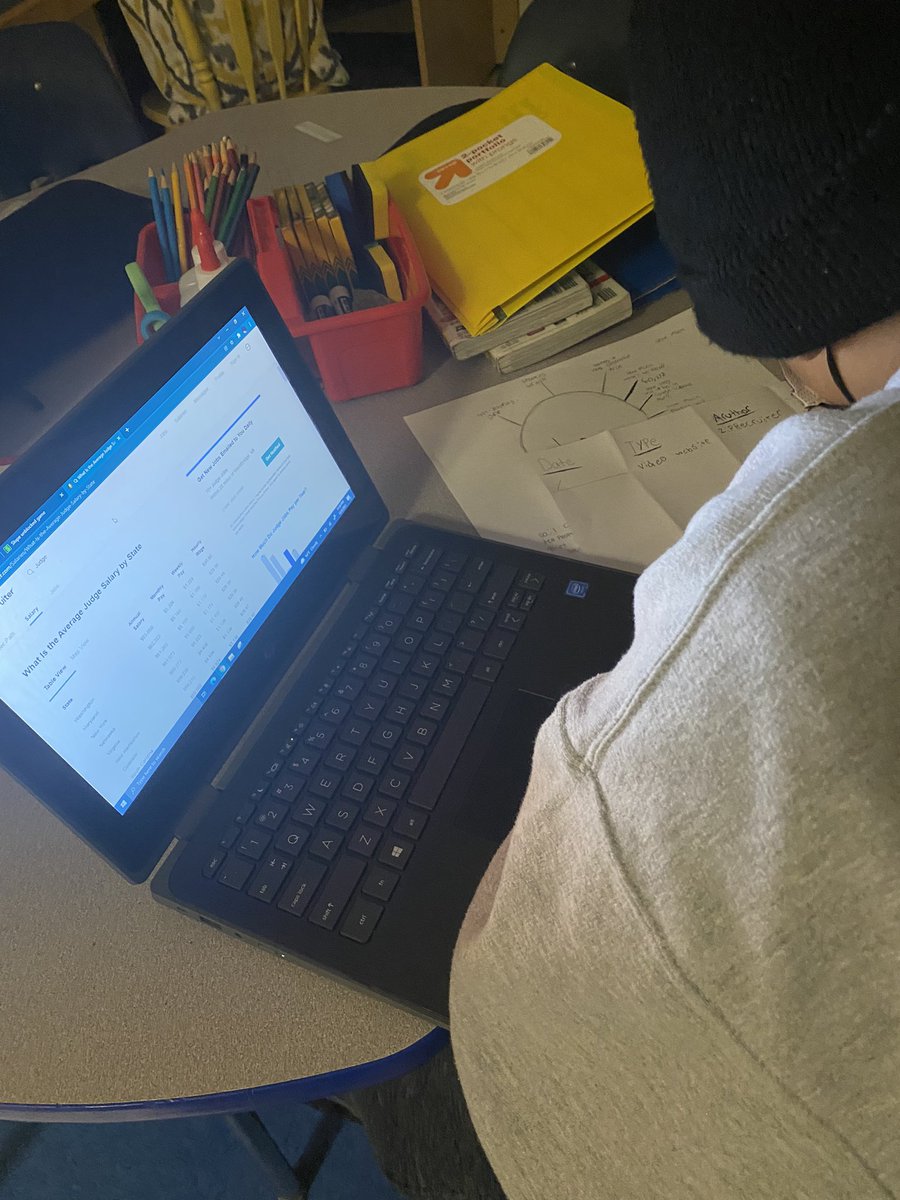 JazmynesCorner's tweet photo. Ss are researching about the future career they dream about. Make way for our future vets, athletes, doctors, nurses, lawyers, and illustrators! #GettinJazzyIn702b #StudentDriven #Research https://t.co/VXohRc3ruf