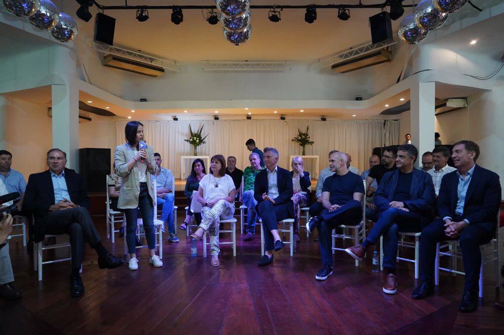 soledadmartinez's tweet photo. En el encuentro de @proargentina ✊🏻
Balance, desafíos y unidad de nuestro partido para fortalecer Juntos por el Cambio https://t.co/9srAsqgI9d