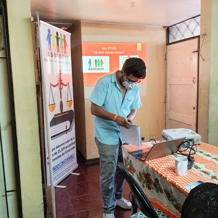 Stgo_Activo's tweet photo. Esta tarde estuvimos en el taller Sueños de Mujer de la Jjvv  Pedro monto junto a la organización @asocochi entregando información sobre la ley 21.320. 
Nuestro compromiso es empoderar a las Organizaciones y vecinos de Santiago. #Asocochi #StgoActivo https://t.co/8lBHlLp1Rj