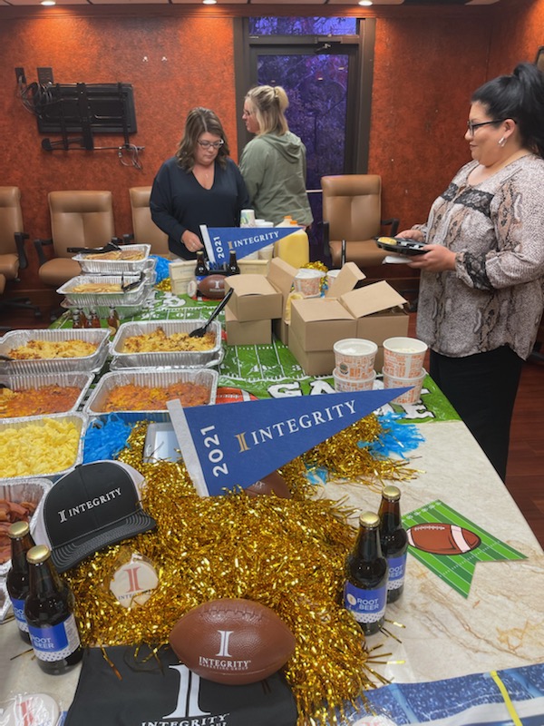 IntegrityMG's tweet image. Copeland Insurance Group had a full spread with tons of tailgating goodies for our latest Activity Challenge! Thanks for showing your Integrity pride and save us a plate, please. #IntegrityGameTime2021 #IntegrityFamily