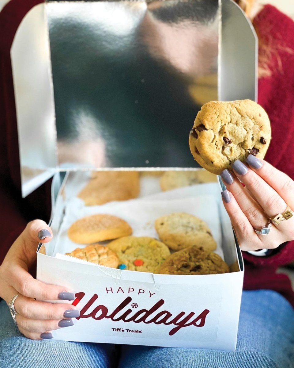 tiffstreats's tweet photo. Treat your clients, business partners, or work colleagues to Tiffβs this holiday season!πͺOur treats are baked to order and delivered on demand- making them the perfect gift for your entire holiday gift list! π#TiffsTreats #GiftEasy #HolidaysDelivered
πΈ @thatredheadedfoodie https://t.co/p4pJRL4EGe