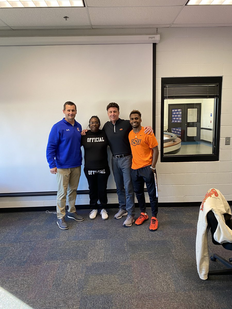 BixbySpartanFB's tweet photo. Thanks to @CoachGundy and @kasey_dunn for stopping by to recruit our Bixby athletes today! https://t.co/EcB8ORKWO3
