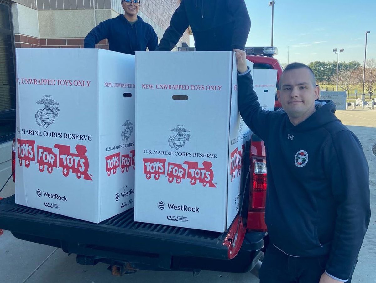 LockportFire's tweet photo. We would like to thank everyone who donated toys this year to Toys For Tots. The toys have been picked up and are off to find their way under trees for Christmas. Thank you for helping put smiles on children’s faces this holiday season. #toysfortots #lockportfire https://t.co/QNG5kwsyqh