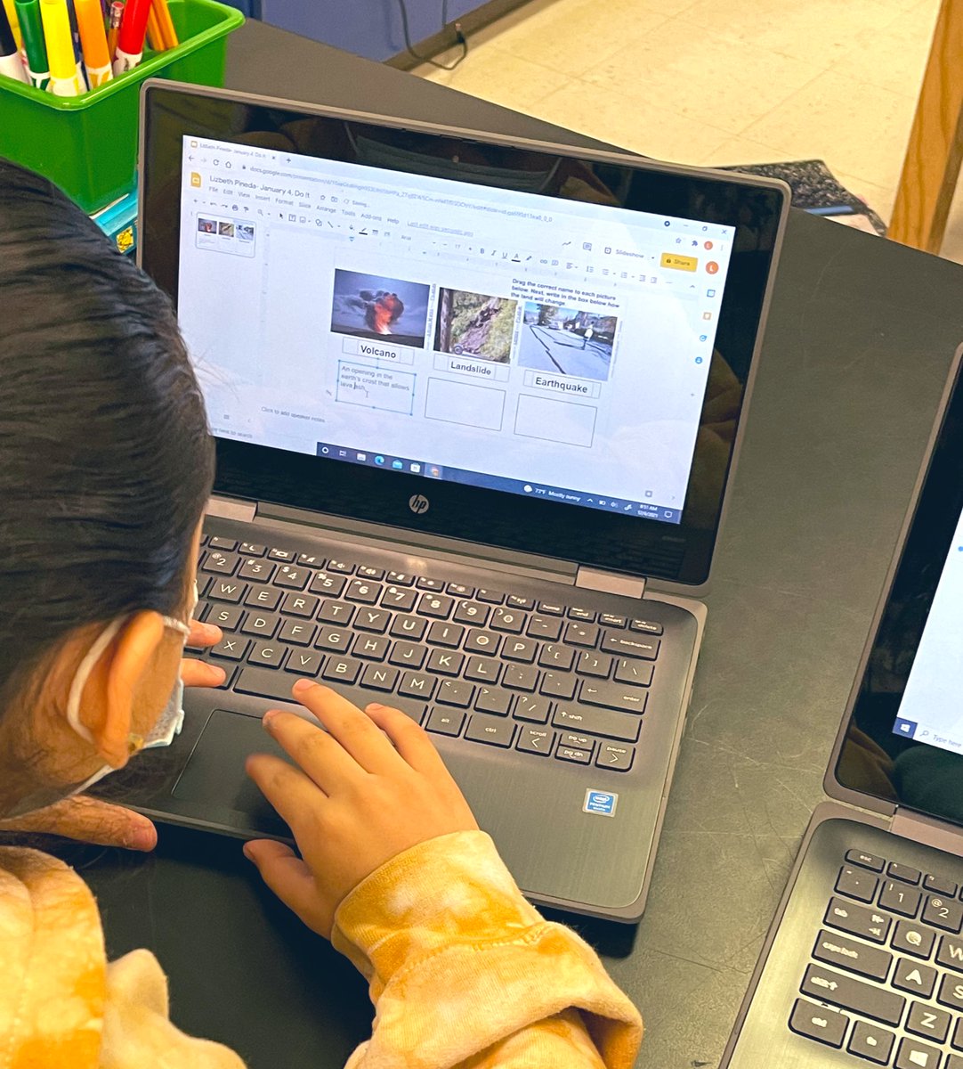 SaraYRodrigu3z's tweet photo. #TechyMondayVibes👩🏻💻 my Ss engaged in learning with technology today! #HubCorses for our science lesson #HourOfCode for Indoor recess & #Quizzizz for our spiral review 4 DLA/Exit Ticket! @HISD_Inst_tech @HISD_ElemSci @quizizz @HISD_Curric @HoustonISD @shearnlions @RickettsDeirdre https://t.co/vP6MXdqnf4