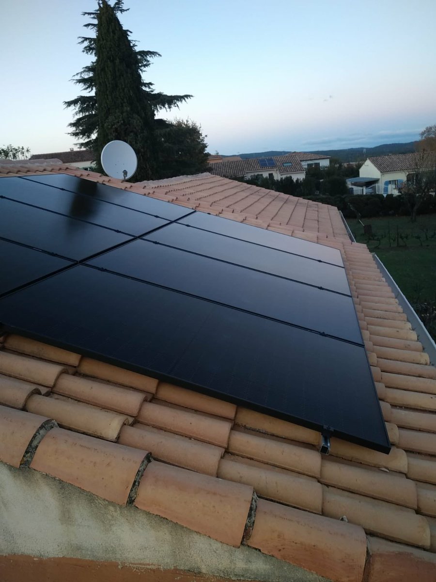 atexe_fr's tweet photo. 🔆Nous, atexe, avons à cœur de rendre votre habitation plus économe en énergie, plus confortable et plus respectueuse de l’environnement, c’est chose faite chaque jour auprès de nos clients! #photovoltaïque #qcells #enphase #atexe #occitanie #montpellier #chauffage #qualite #etys https://t.co/UWRzkaWu5y