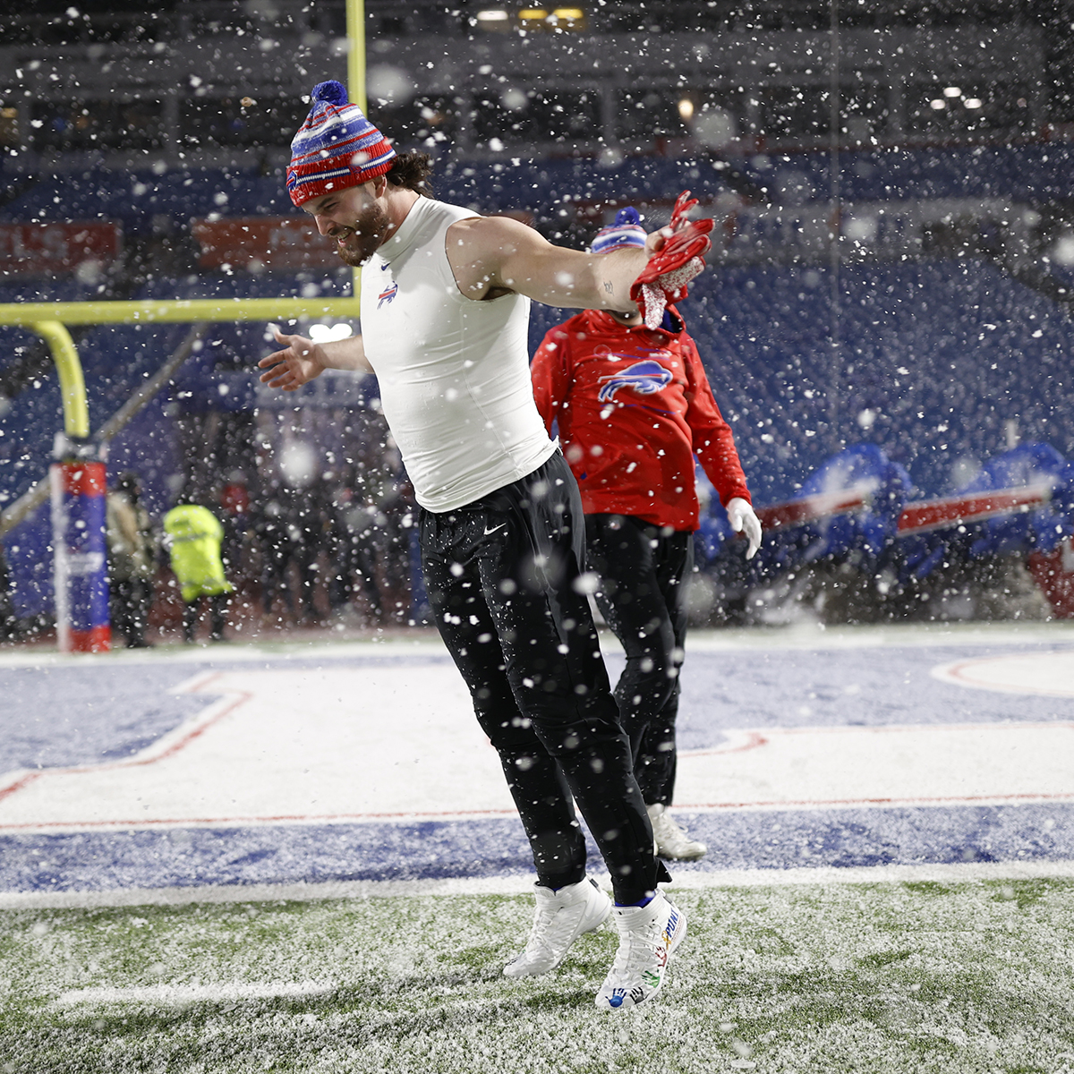 NFL's tweet photo. BUFFALO SNOW GAME ❄️

📺: #NEvsBUF - 8:15pm ET on ESPN
📱: NFL app https://t.co/7zQ9K6cwts