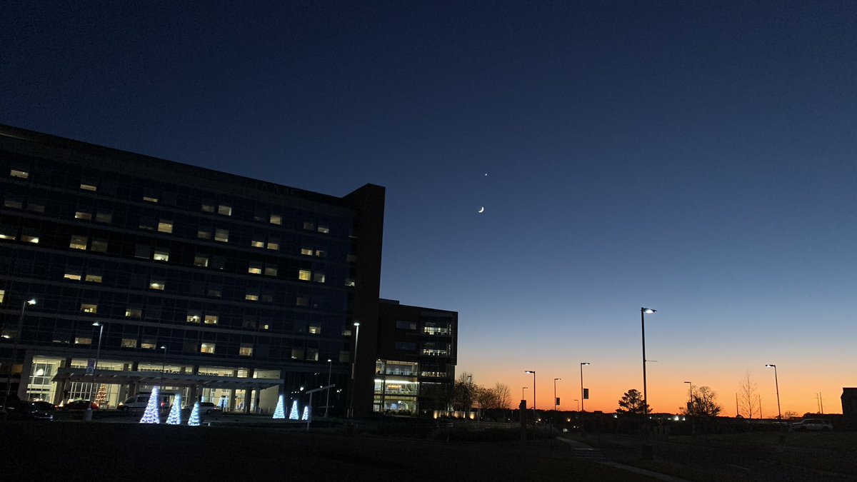 KeithWhitworth2's tweet photo. Nice view this evening @uamshealth.  Christmas trees, the moon, Saturn and sunset! https://t.co/w15mHbOmKh