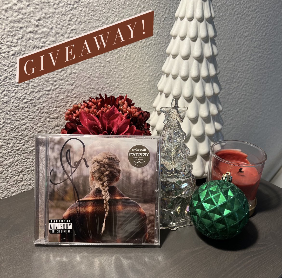 🎄celebrating #2yearsofChristmasTreeFarm &amp; upcoming evermore anniversary with a giveaway for a SIGNED evermore CD!✨✨✨

to enter:
🤎like this tweet
🧙‍♀️follow me
🔮RT

open internationally, i will pay shipping

(ends 11:59PM PST on 12/11, winner announced on 12/13)