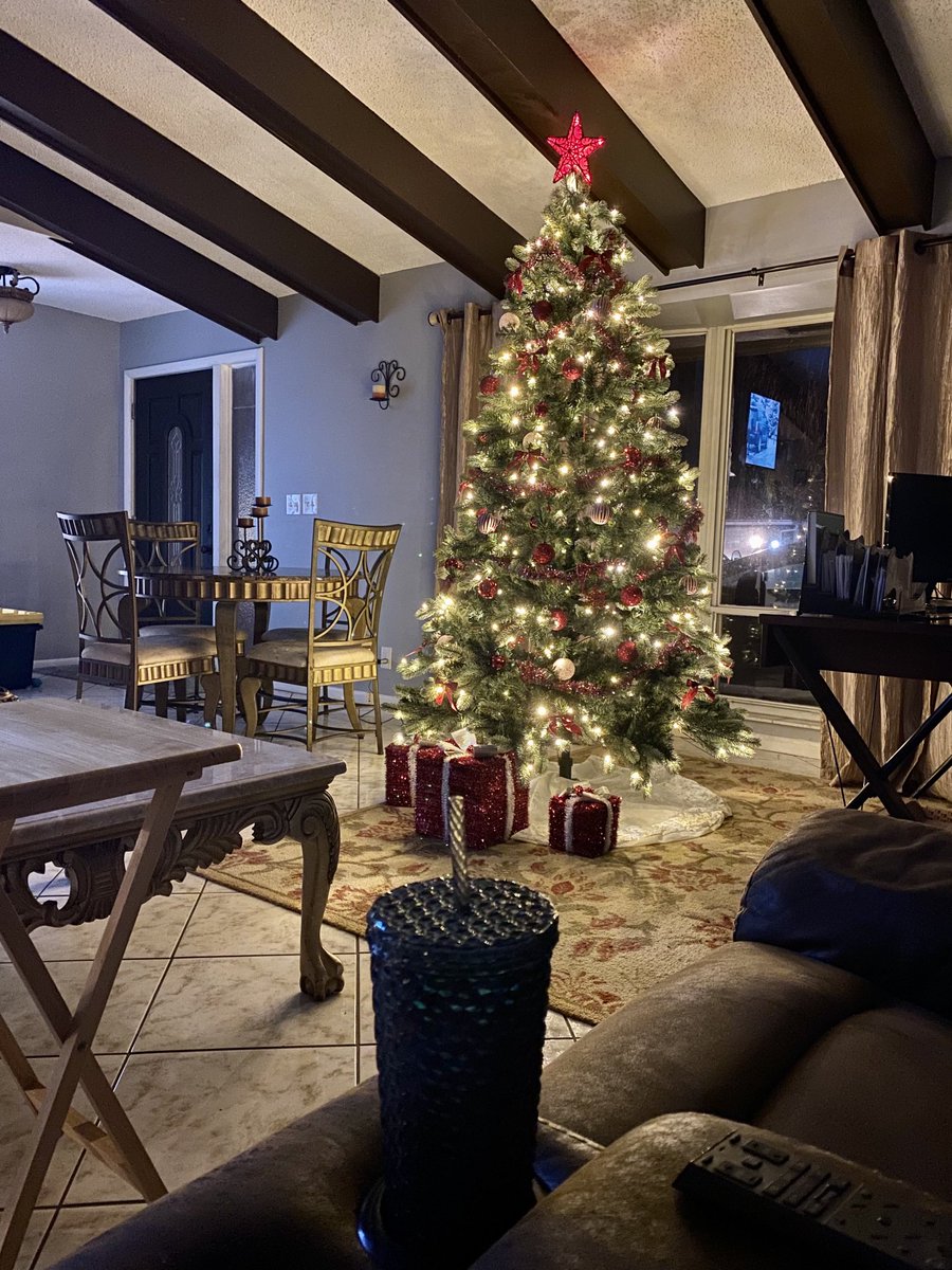 simms_jayme's tweet photo. Happy Holidays 2021 https://t.co/2m5vDQcLvw