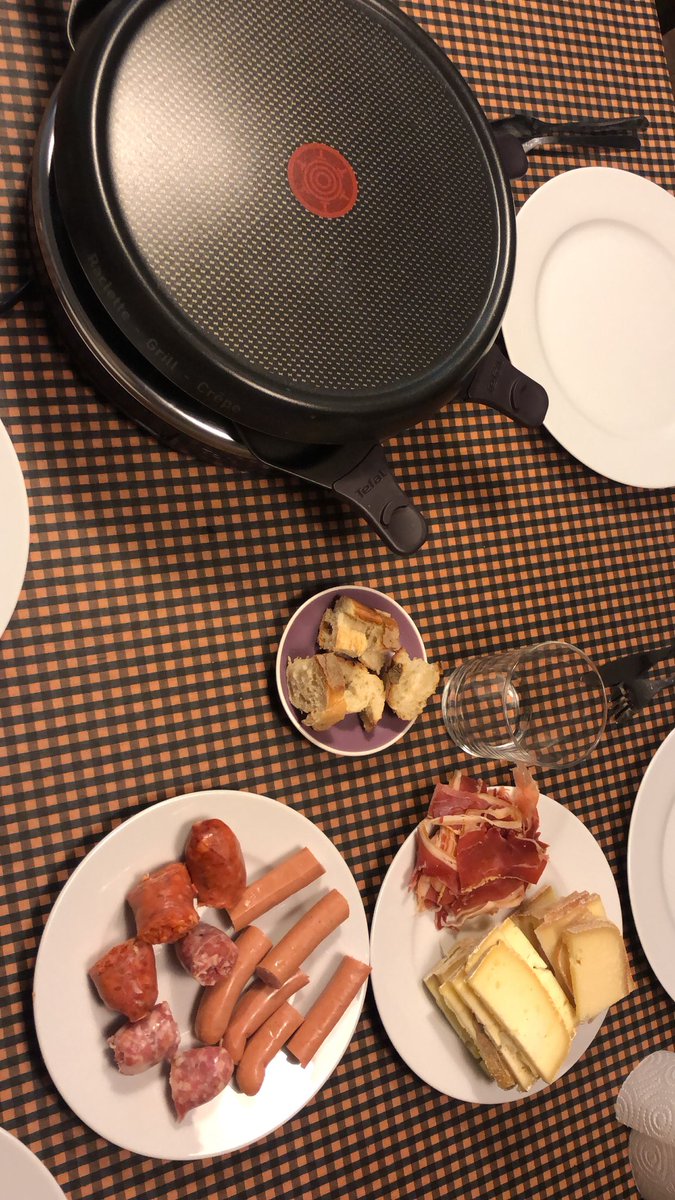 Annananit's tweet photo. #raclette #err https://t.co/rH3QEkZPpH