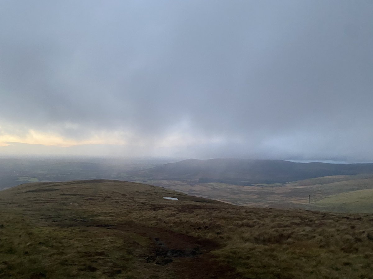 GerCoDown's tweet photo. Had a chance to get a run up Lugnaquilla today after a day in the Glen. 50m after this and vis was gone. Still, nice to get up in daylight, down in darkness. #bestjobieverhad https://t.co/T6b8cJbEYS