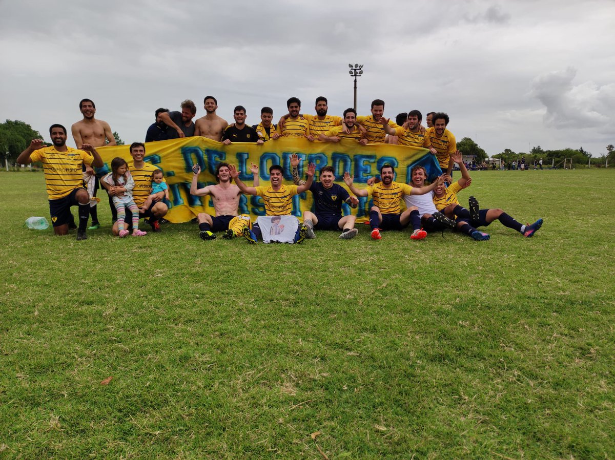 2 goles en el minuto 95 para dar vuelta el partido definitivo y ascender, no nos lo olvidamos nunca más.  

Con el amarilloooo me siento bien!! FELIZ AÑO 🟡🔵🟡🔵!!!