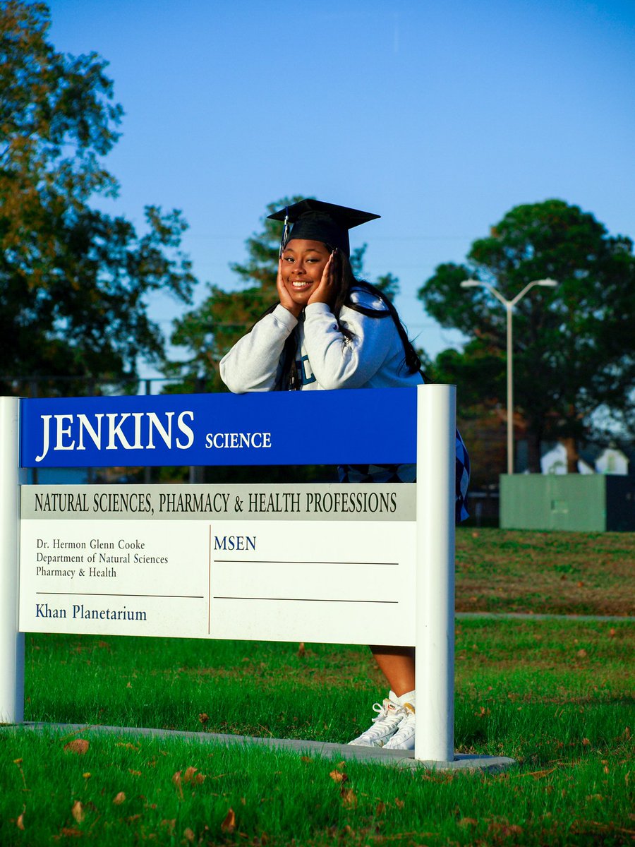 KyraRaechelle's tweet photo. My Turn!! Lemme tell yβall why I canβt stop cheesing!! ππ©πΎβπ#gradszn https://t.co/njnJuByKhF