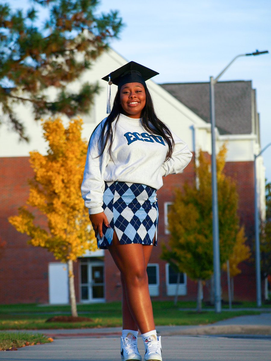KyraRaechelle's tweet photo. My Turn!! Lemme tell yβall why I canβt stop cheesing!! ππ©πΎβπ#gradszn https://t.co/njnJuByKhF