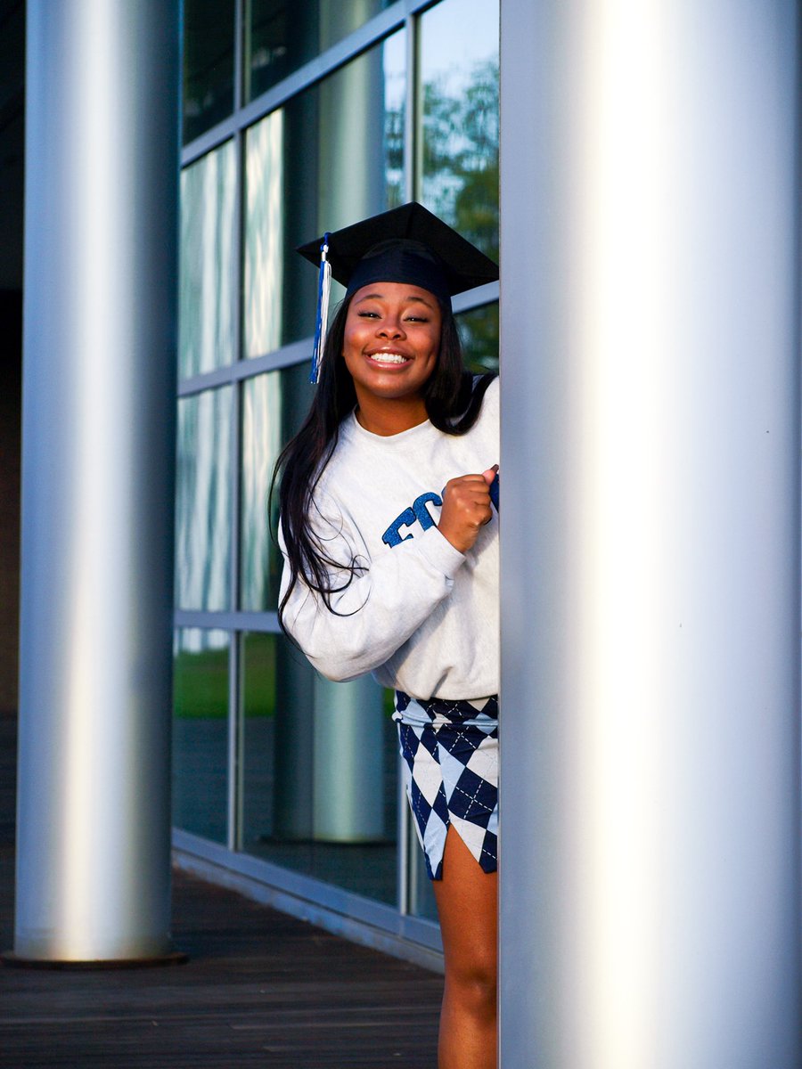 KyraRaechelle's tweet photo. My Turn!! Lemme tell yβall why I canβt stop cheesing!! ππ©πΎβπ#gradszn https://t.co/njnJuByKhF