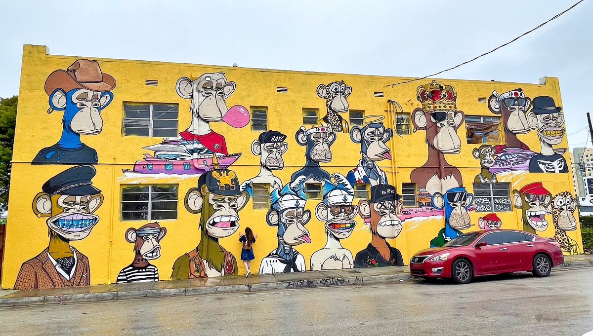 Should I kiss him? 😜😜😜 
Had to check out this Bored Ape Wall before I leave Miami. 🦧🦧🦧
What a wall!  🦍🛥🔥
<a href="/BoredApeYC/">Bored Ape Yacht Club 🍌</a>