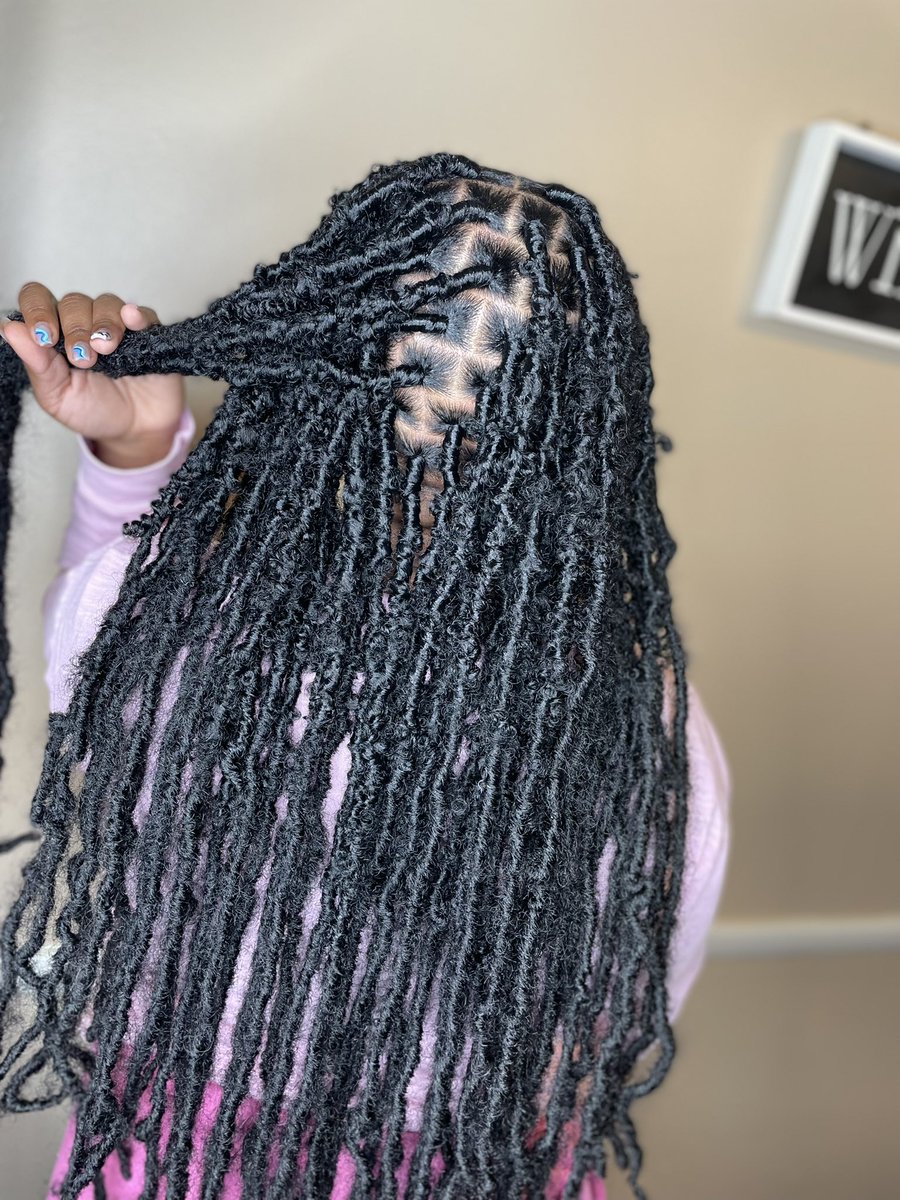 I’m a Youngstown hairstylist trying to build my brand and clientele one simple retweet could help me 🤞🏽✨