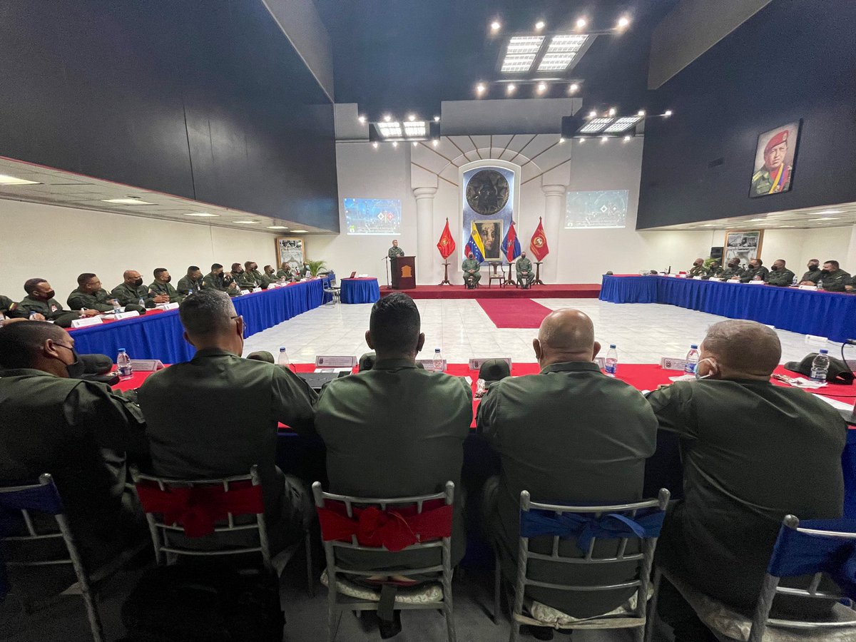 vladimirpadrino's tweet photo. Reitero a los Comandantes de Brigada: gracias por la pulcra ejecución de la Operación República, por mantener a la FANB en su más alto nivel de moral y apresto; gracias por contribuir con su liderazgo en la preservación de la Paz Nacional ¡Gracias al EJERCITO BOLIVARIANO! https://t.co/PvEeQG0D29