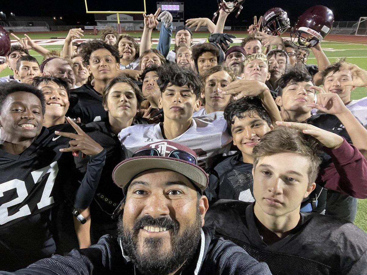 diazjc83's tweet photo. JV Hornets getting us ready for the state semi finals!! #SwarmTheState #EarnATripToTheShip https://t.co/WsRpa0ELdt