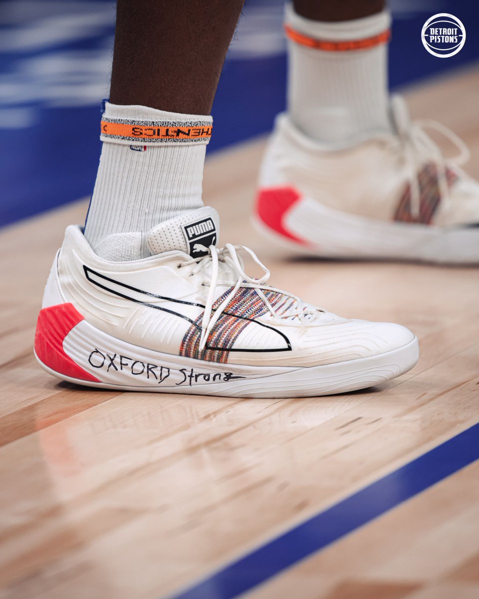 DetroitPistons's tweet photo. #OxfordStrong 💙 💛 https://t.co/xLFrg7FfYZ