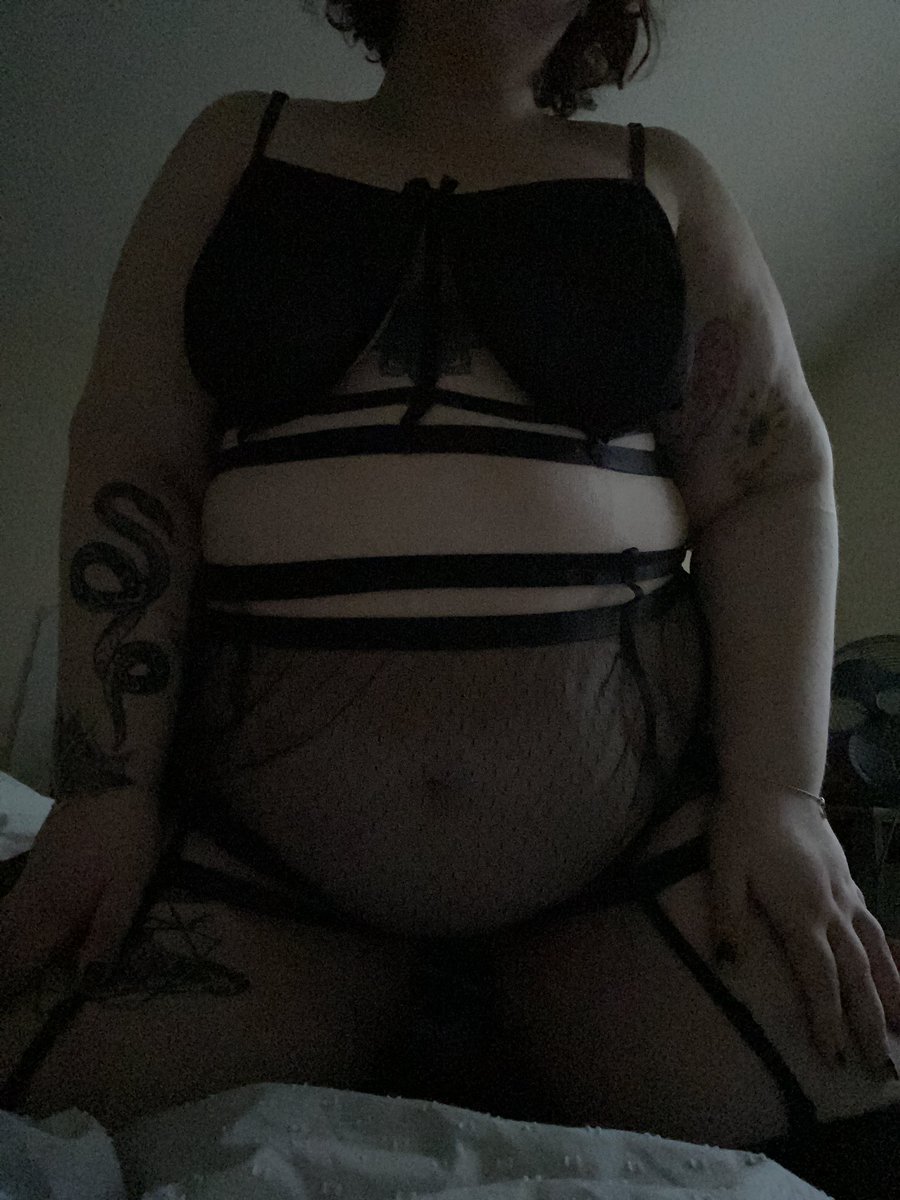 queenhoneybea's tweet photo. @OnlyFansHero one more free trial left… 😇😘 https://t.co/0jrIARdFDG #onlyfans #Feet #nsfwtwt #onlyfansbae #onlyfanspawg #onlyfansnewbie #of #accountants #accountantsoftiktok #AdultWork #egirl #bi #buyingcontent #babygirl #alternewbie https://t.co/uUo7gs3tt5
