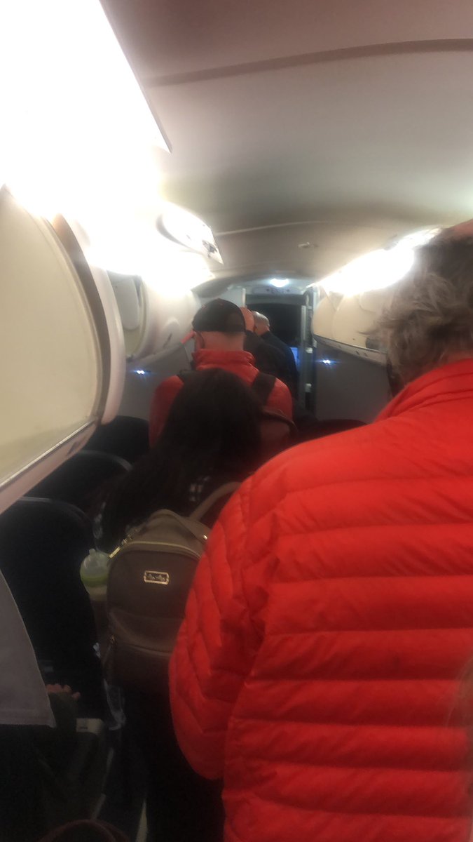 Flight #3322 to Seattle today. No cart service during flight, slow loading &amp; deplaning due to bad gate management. I’ve come to expect better from AA <a href="/AlaskaAir/">Alaska Airlines</a>