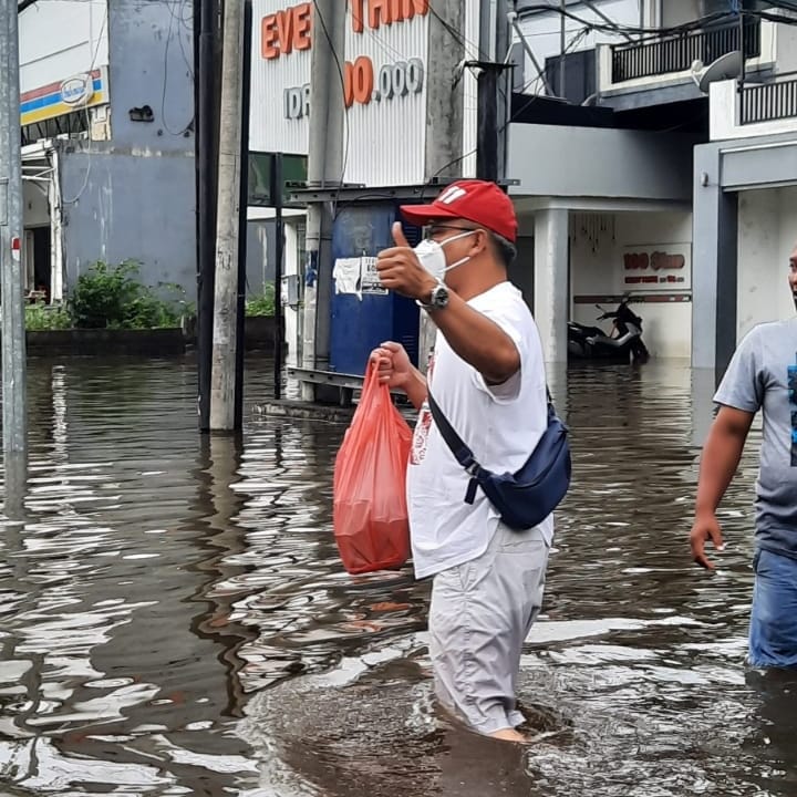 psi_badung's tweet photo. Cepat dan tanggap, DPW PSI Prov Bali, Anggota DRPD Prov @graceantz_psi , Anggota DRPD Kota Denpasar @aguswirajaya_id , DPD PSI Kab Badung dan @psidpckuta membantu memberikan ricebox kepada warga sekitaran kuta yang terdampak banjir #balibanjir https://t.co/m7W19POqaZ