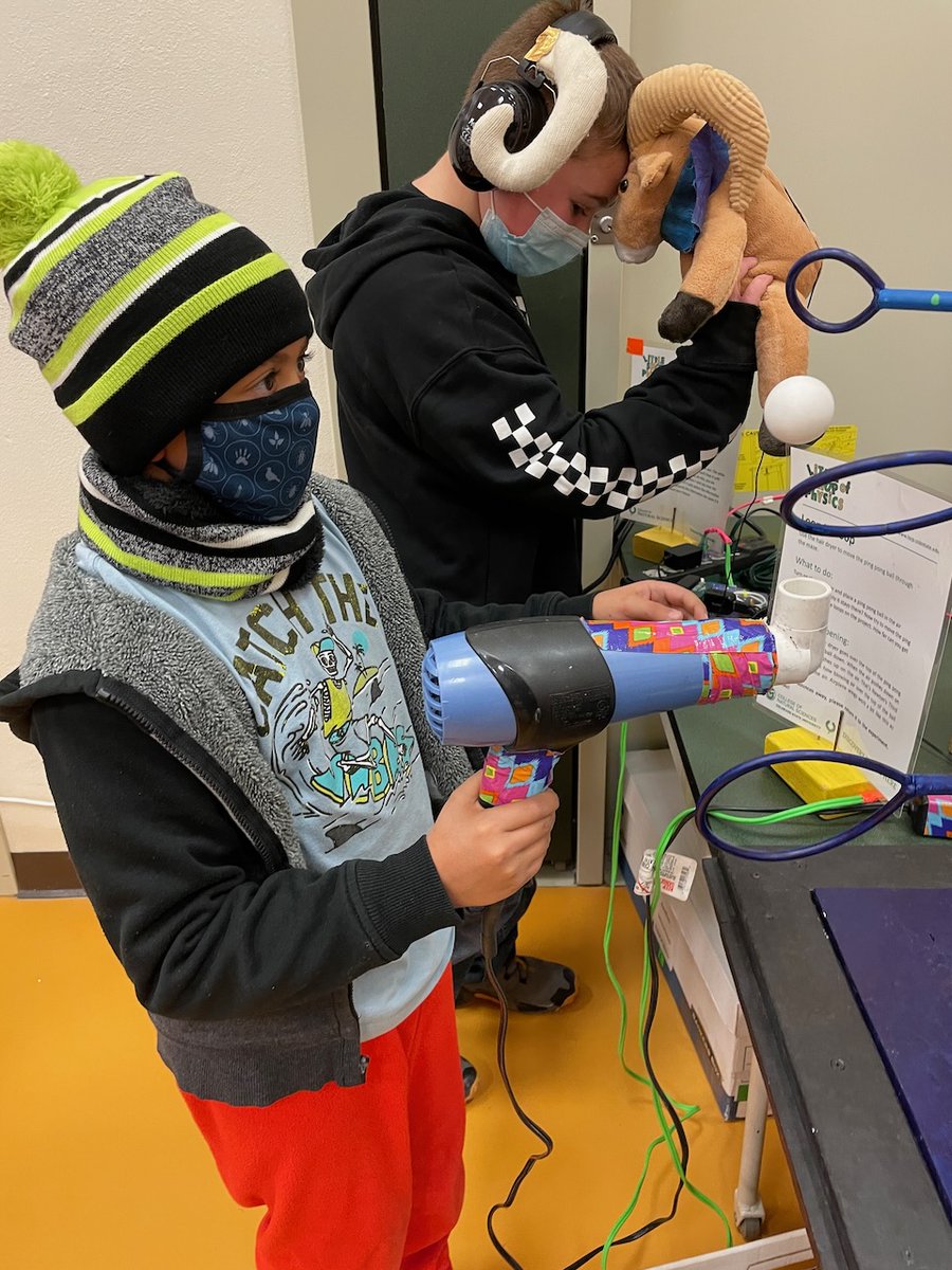 CSULSOP's tweet photo. Some great kids moments at Red Feather Lakes Elementary School!
#WeAreAllSTILLConnected #ATasteOfLSOP #InquiryBasedLearning #PhysicallyDistancedScienceEngagement #MasksOnScience @PoudreSchools @MountainSchools https://t.co/2RnPPC08zQ