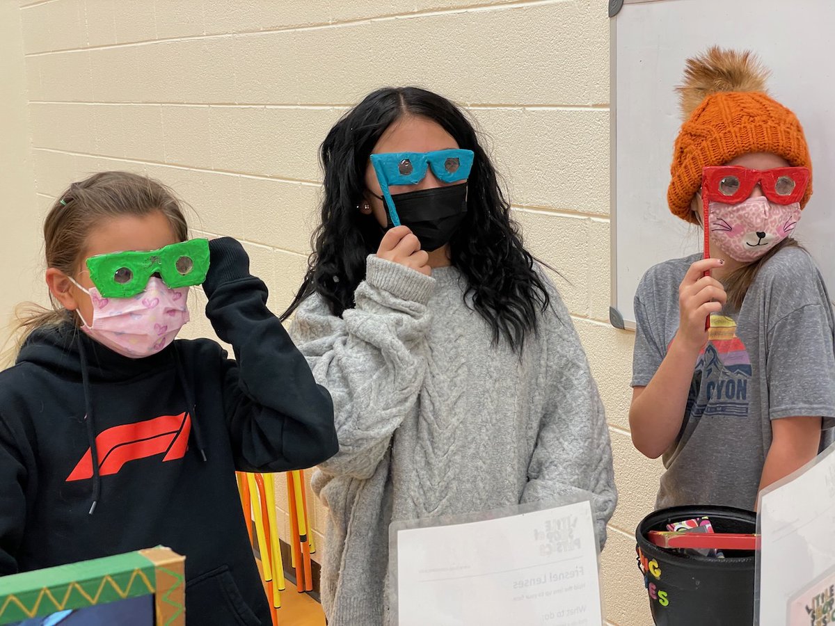 CSULSOP's tweet photo. Some great kids moments at Red Feather Lakes Elementary School!
#WeAreAllSTILLConnected #ATasteOfLSOP #InquiryBasedLearning #PhysicallyDistancedScienceEngagement #MasksOnScience @PoudreSchools @MountainSchools https://t.co/2RnPPC08zQ
