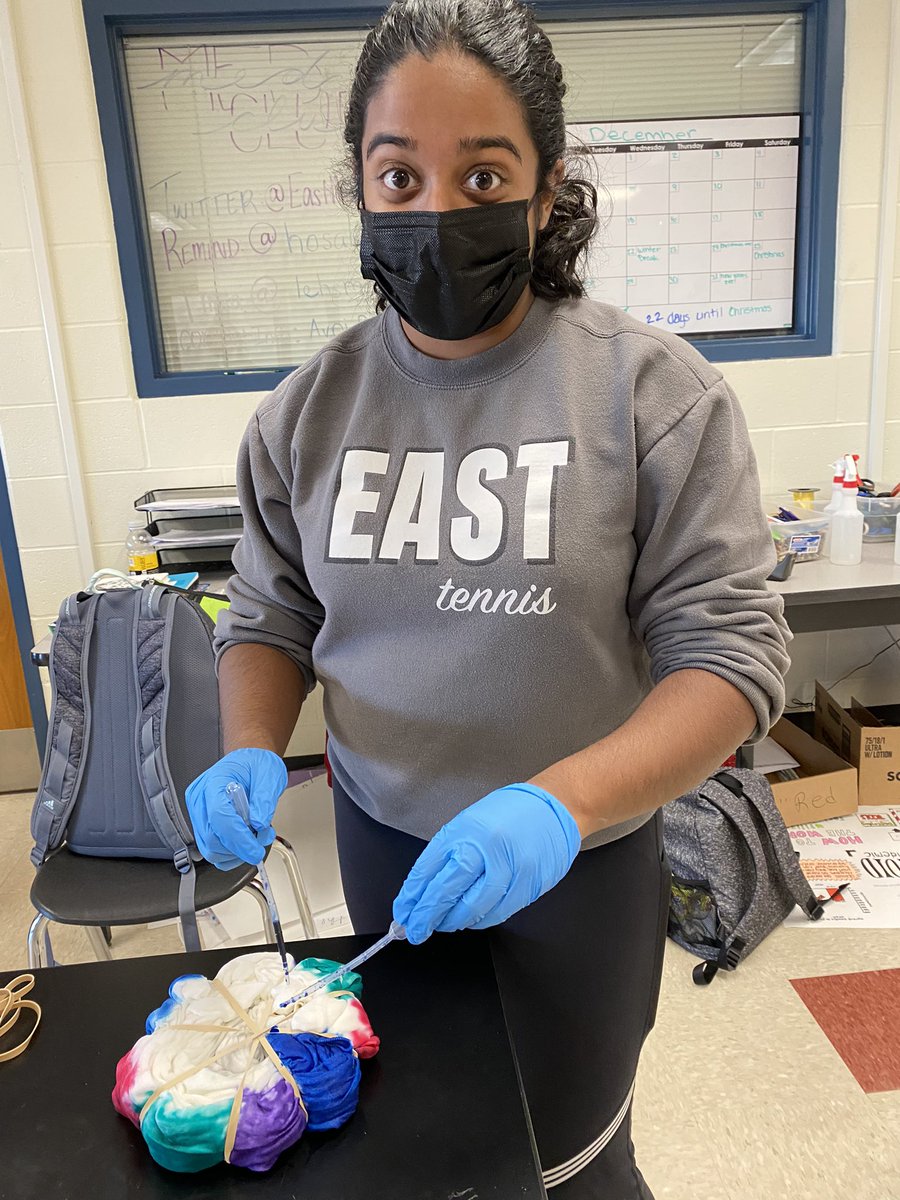EastMedClub's tweet photo. We had a great time today in Med Club tie-dyeing our new shirts! Thanks to everyone who came :) https://t.co/6DI1fITmON