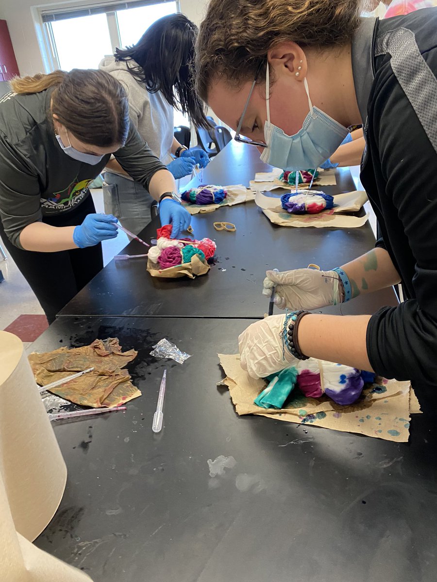 EastMedClub's tweet photo. We had a great time today in Med Club tie-dyeing our new shirts! Thanks to everyone who came :) https://t.co/6DI1fITmON