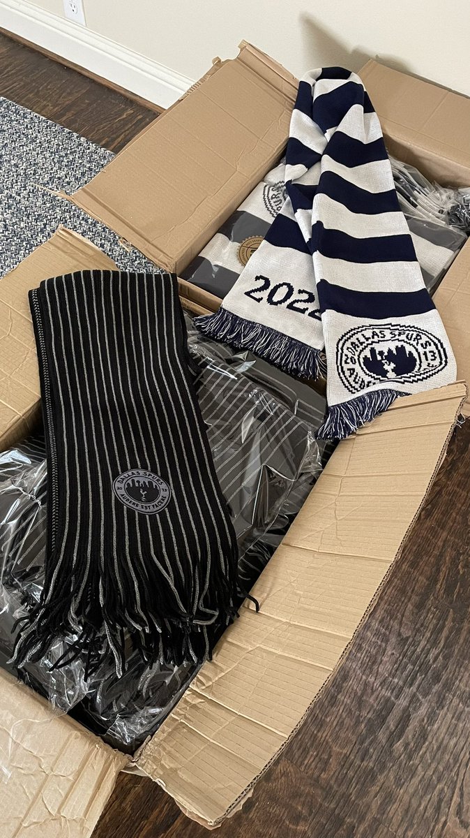 Top swag for the 8th World-Famous Dallas Spurs Crimbo Party. 2022 annual scarf and for the first time, a premium knit everyday scarf. Free to members (WSL). This Sunday, 8am for Brighton v Spurs at The Irishman. Must be there to purchase/collect #COYS https://t.co/6Knr8K04Ok