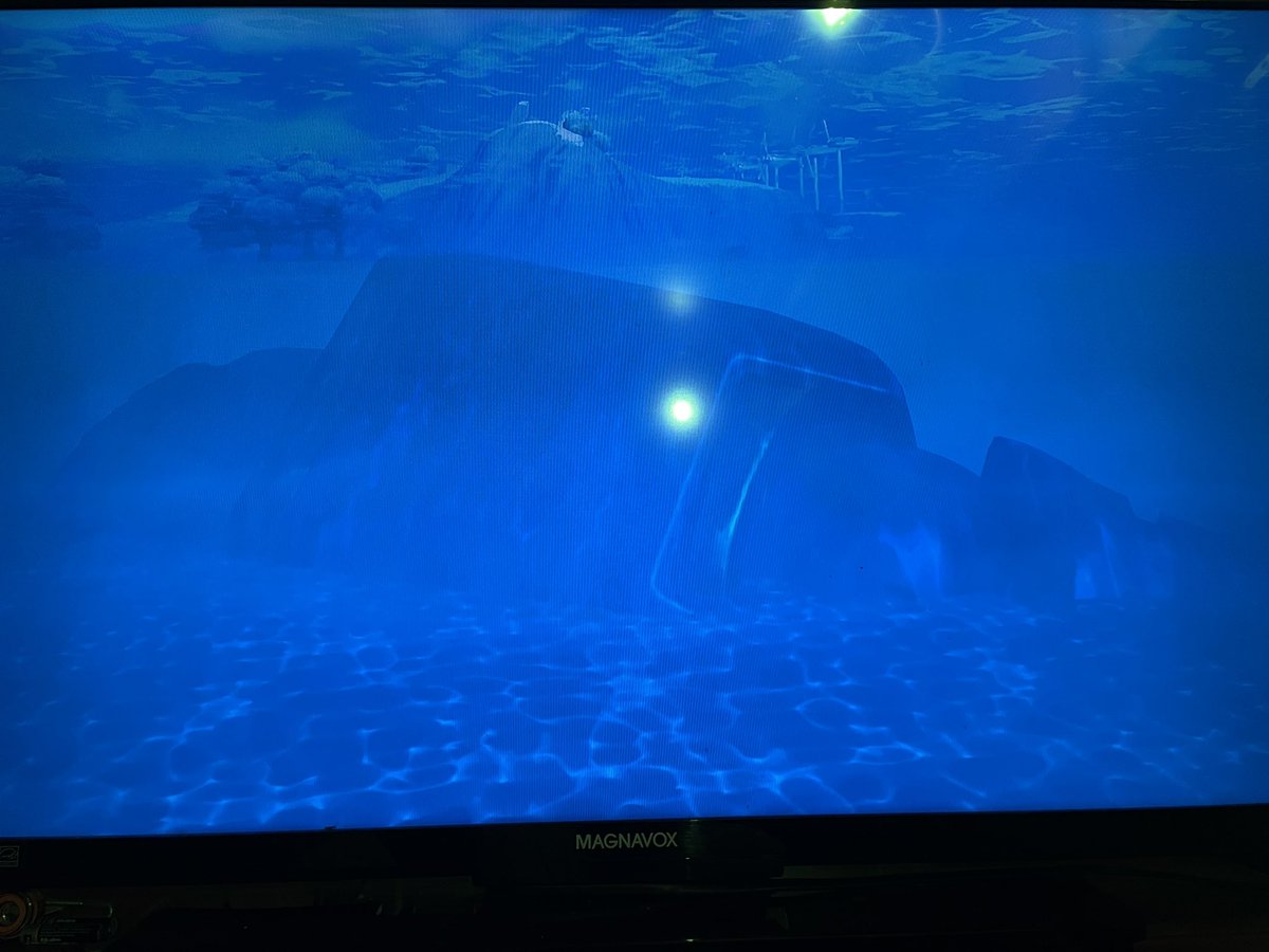 HunterTheMan98's tweet photo. @OMGitsAliA OMG just found this under the water of the new map! Cuddle Team Leader arm from the Robot VS Robot Event! https://t.co/OnjW2F0RqM