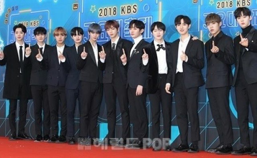 kor_celebrities's tweet photo. 「Wanna One」、11日開催の「MAMA」で「Beautiful」ニューバージョンを公開すると発表。。

Wanna OneのまとめLIVE⇒ https://t.co/eajgITlnMM

速報ランキング⇒ https://t.co/mc9qWC7x24 https://t.co/xS9hZCl9xd