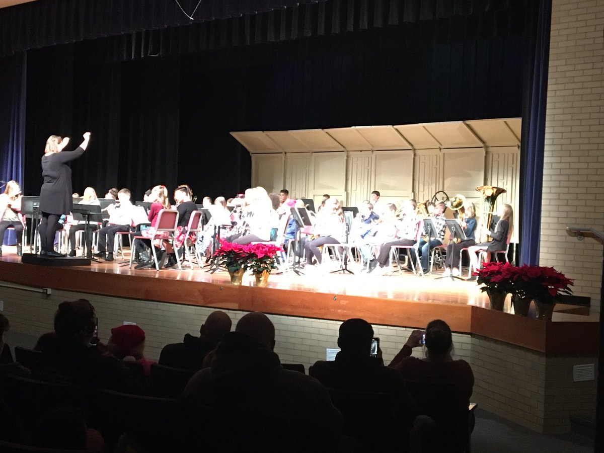 markschlatter89's tweet photo. A great band concert by our 5th graders!! Oh, your practice is paying off. 👏👏 #hudsonschools https://t.co/casR13ghKP