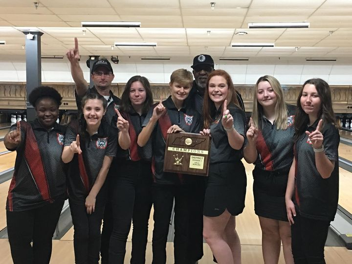 Quick_Tullahoma's tweet photo. Congratulations on our THS Lady Cats bowling team on winning the district today! https://t.co/gCrReRXZKf