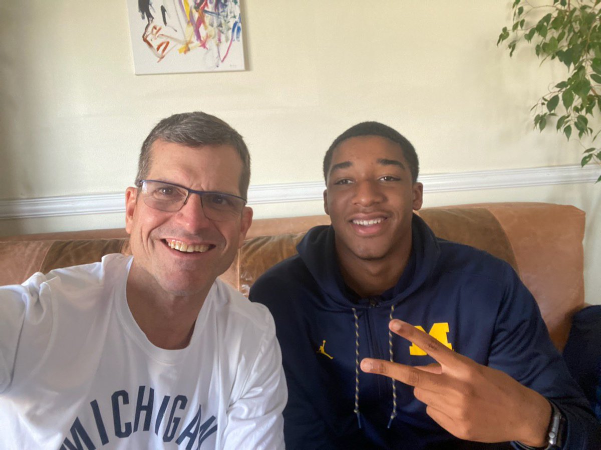 jdtothemax22's tweet photo. Love seeing @CoachJim4UM and @MattdblU today on a great home visit #goblue #BIGTENCHAMPS https://t.co/X9iiEjJ6Yw